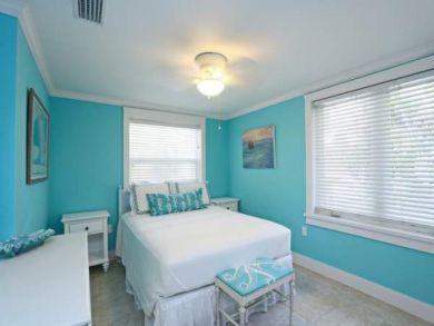 Anna Maria Island Vacation Home Sleeps 6 Walk to Beach